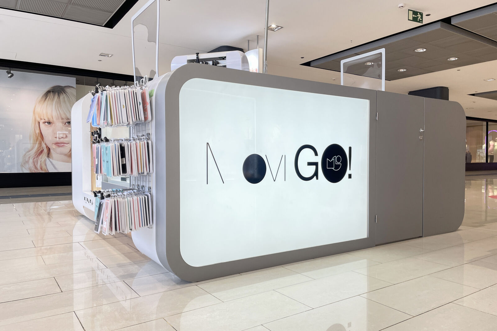 Móvil Go store front